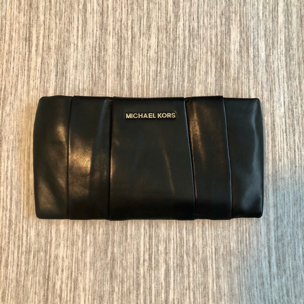 MICHAEL KORS Black Clutch